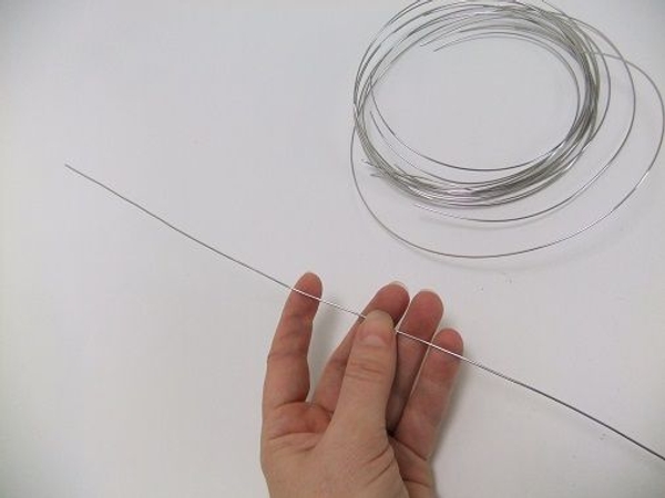 Cut and straightened the wire Cut and straightened the wire