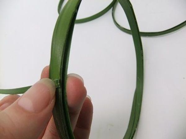 Glue the vain bit to the ring Glue the vain bit to the ring