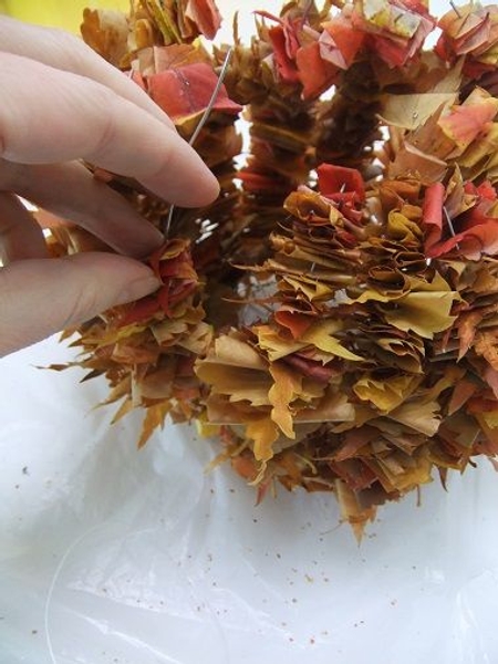 Press the leaves down to compact Press the leaves down to compact