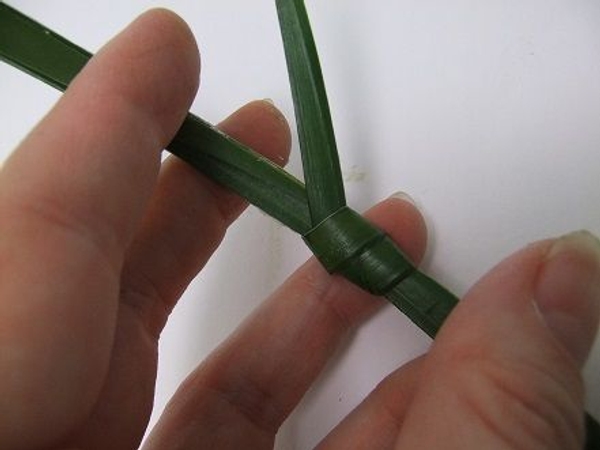 Secure the strip with a knot on the inside Secure the strip with a knot on the inside