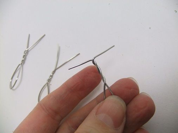 Split the wire open. Split the wire open.