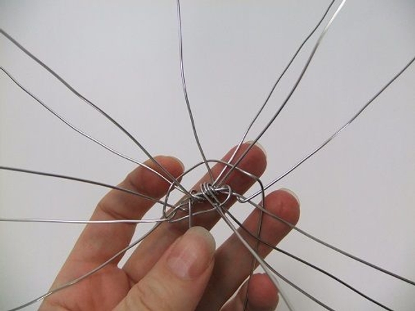 Weave a spiral in the centre Weave a spiral in the centre