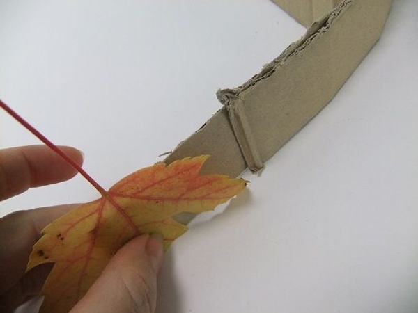 Glue the leaf to the cardboard. Glue the leaf to the cardboard.