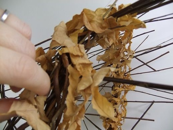 Set aside the leaf swirls to shrink and dry. Set aside the leaf swirls to shrink and dry.