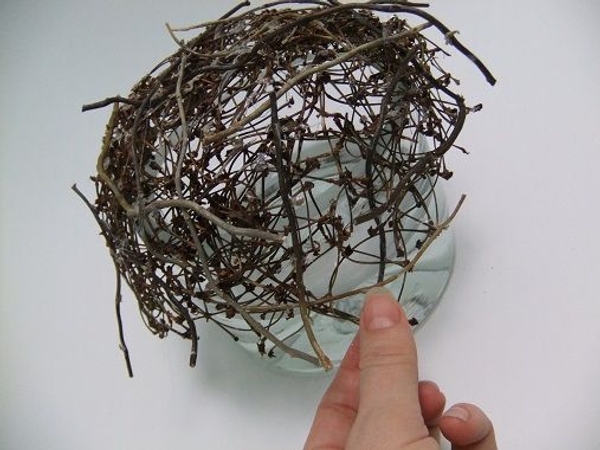 Cross the twigs to give it a scattered appearance. Cross the twigs to give it a scattered appearance.