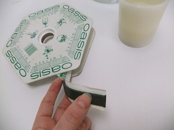 Cut a lengh of floral fix putty Cut a lengh of floral fix putty
