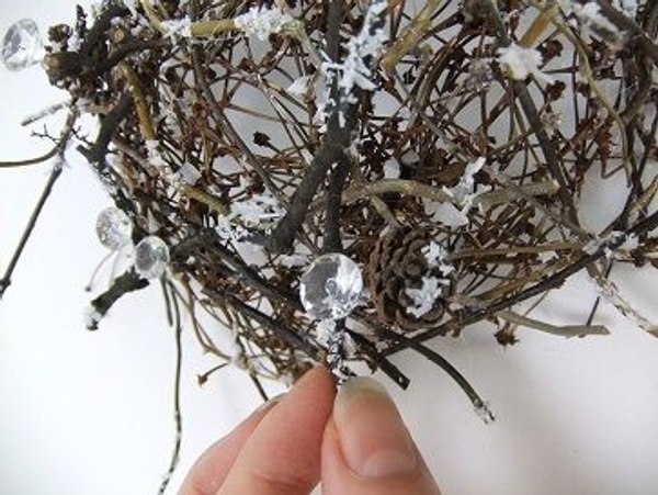 Finish the dome with a few crystals and sattered wax snow Finish the dome with a few crystals and sattered wax snow