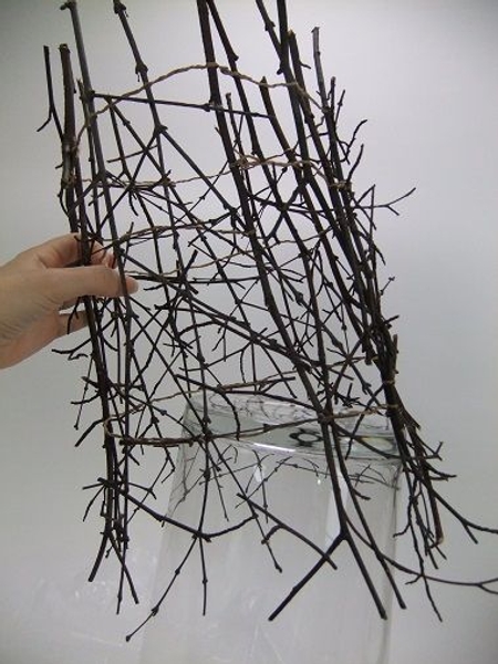 Carefully turn the vase over and lift the stick armature away. Carefully turn the vase over and lift the stick armature away.