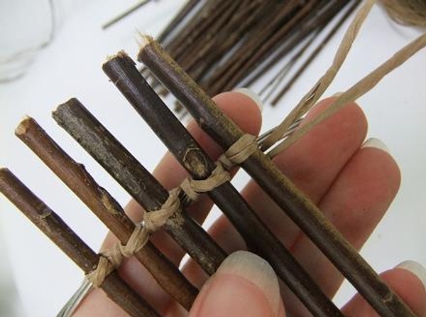 Continue binding twigs to the circle