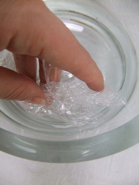 Crumple cellophane and add it to a large clear vase for an instant ice effect. Crumple cellophane and add it to a large clear vase for an instant ice effect.