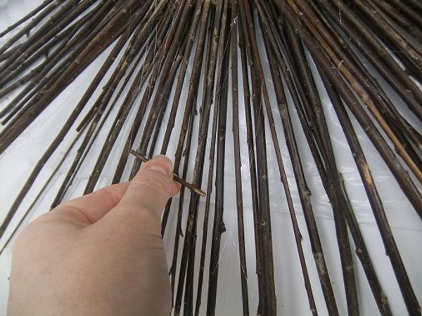 Glue in diagonal twigs to give the armature strength Glue in diagonal twigs to give the armature strength
