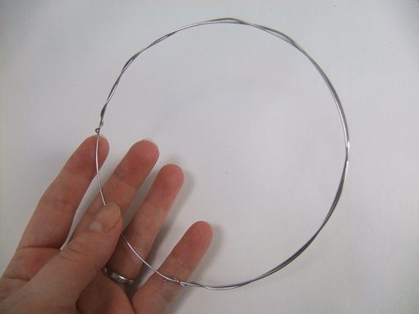 Make a small wire circle Make a small wire circle