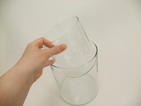 Create a dry layer by placing a smaller vase inside the larger vase Create a dry layer by placing a smaller vase inside the larger vase