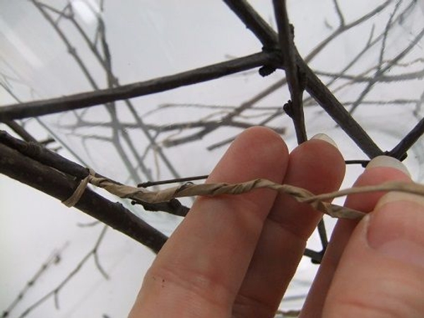 Twist the wire to the next stick Twist the wire to the next stick