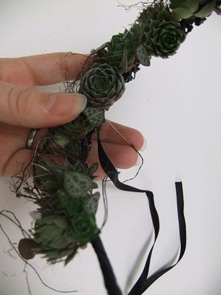Stitch or glue a thin ribbon over the exposed wires to neatly finish the design Stitch or glue a thin ribbon over the exposed wires to neatly finish the design