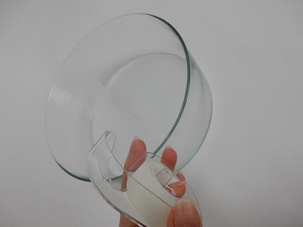 Bring the tape over the vase Bring the tape over the vase