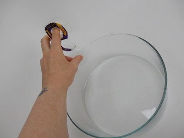 Make a start shaped grid over the vase using magic tape. Make a start shaped grid over the vase using magic tape.