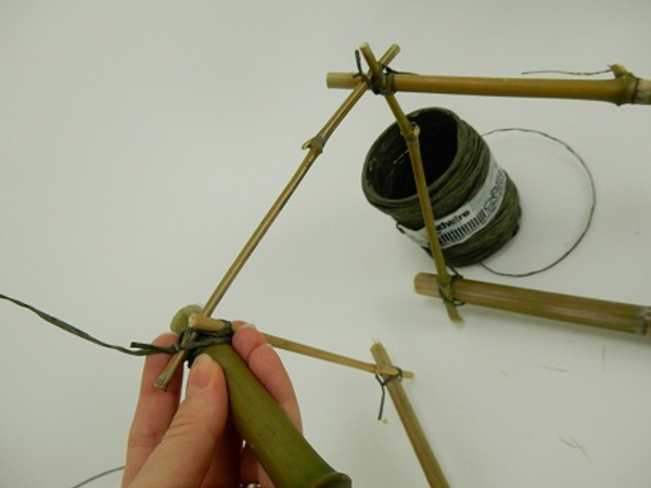 Separate the two sections of bamboo with two thinner pieces and latch