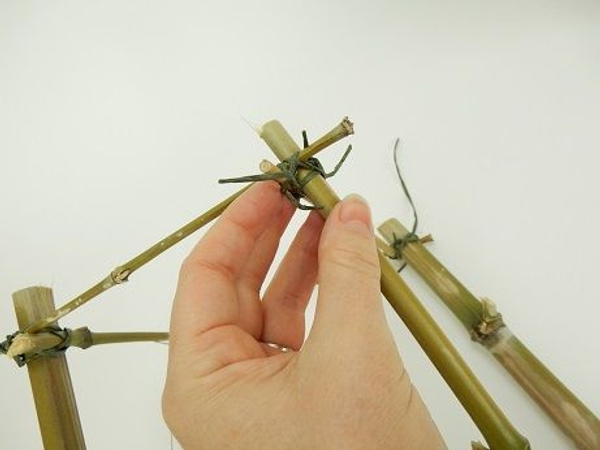 Turn the armature again and latch the last unconnected side Turn the armature again and latch the last unconnected side