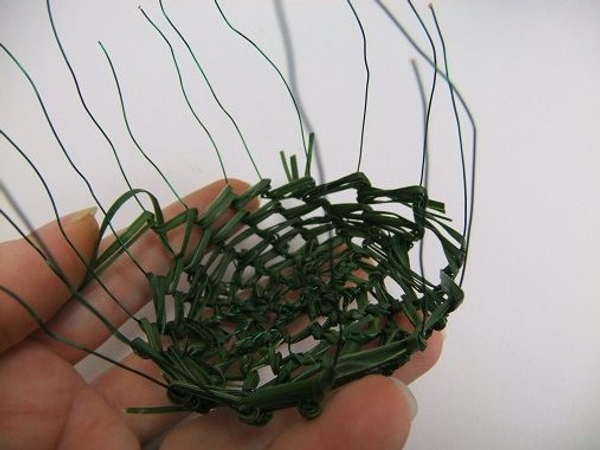 Fold the wires up and continue to wrap strands of grass to create the sides Fold the wires up and continue to wrap strands of grass to create the sides