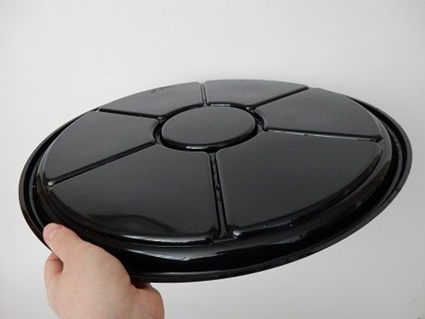 Round plastic tray