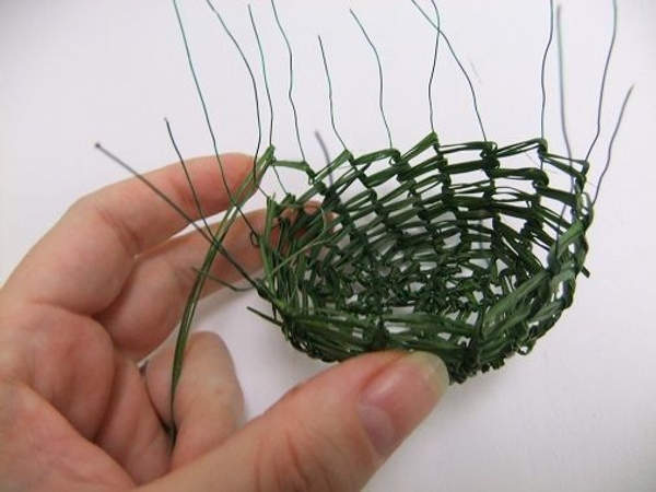 Simply wrap the strands spiralling up Simply wrap the strands spiralling up
