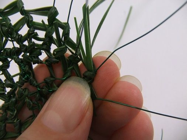 The longer strands will bind the ends of the previous strands. The longer strands will bind the ends of the previous strands.