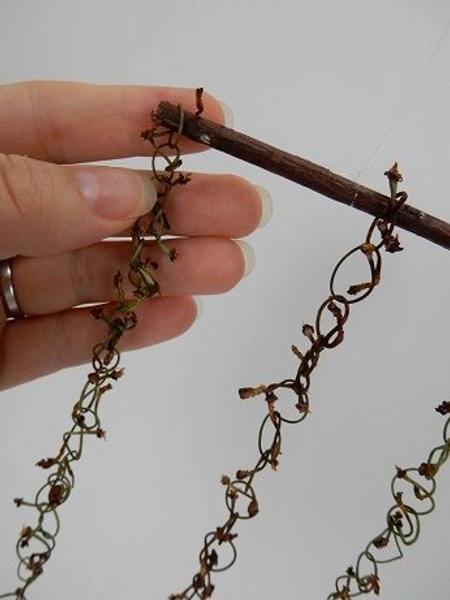 The chain garland is now ready to design with. The chain garland is now ready to design with.