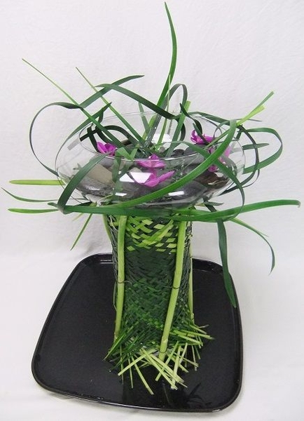 Unraveling fast floral art design.