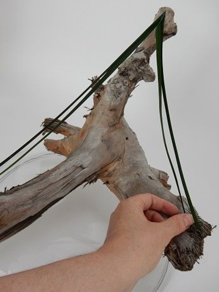 Extend the blade down to glue on the inside of the second blade of grass Extend the blade down to glue on the inside of the second blade of grass