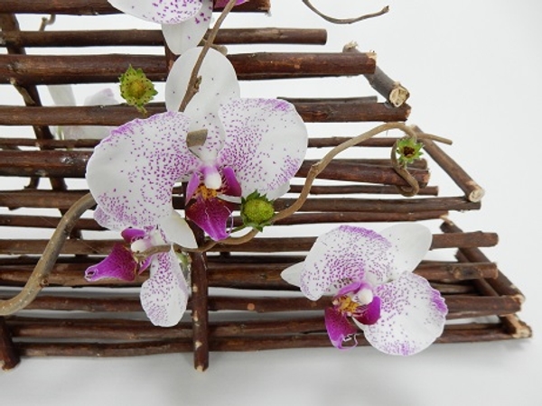 Glue a Phalaenopsis orchids, Hazel and strawberry twig bridal Basket Glue a Phalaenopsis orchids, Hazel and strawberry twig bridal Basket