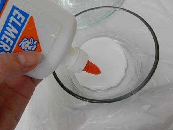 Pour some clear drying wood glue into a bowl. Pour some clear drying wood glue into a bowl.