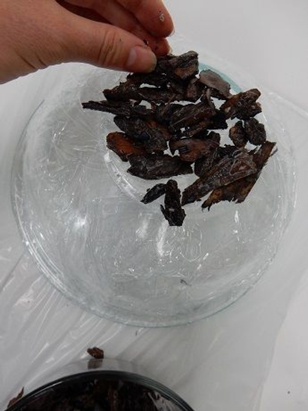 Slowly build up the bowl shape by adding the sticky bark chips one by one Slowly build up the bowl shape by adding the sticky bark chips one by one