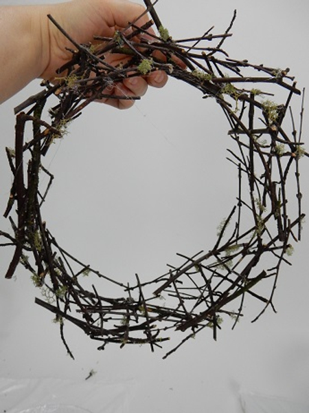 Your twig snippet wreath is now ready to decorate.