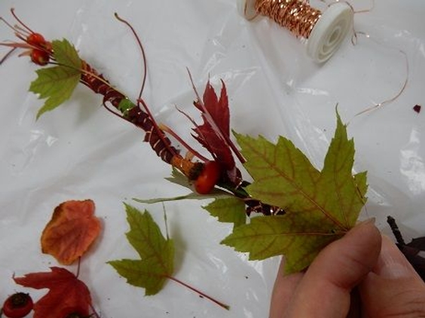 Keep adding leaves to create a long garland Keep adding leaves to create a long garland
