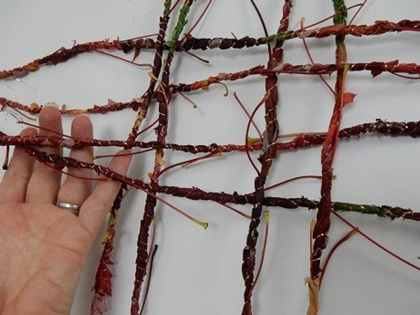 Weave in to more pairs of garland Weave in to more pairs of garland