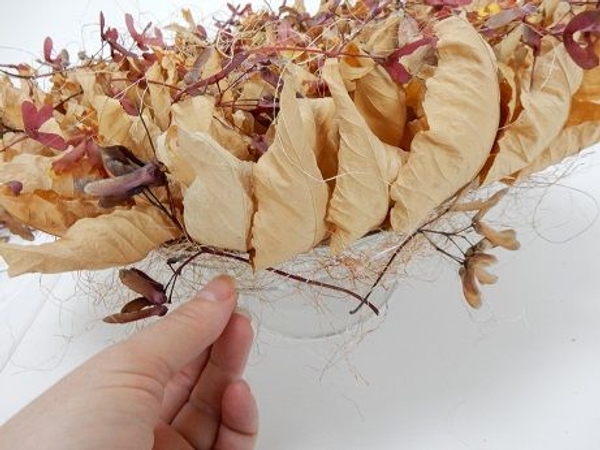 And decorate with seeds and twigs And decorate with seeds and twigs