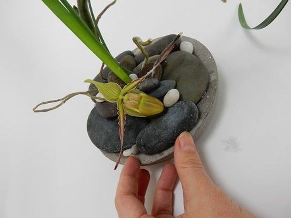 Cover the mechanics with pebbles Cover the mechanics with pebbles