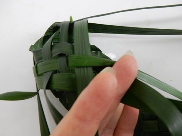 Following the basic weaving pattern Following the basic weaving pattern