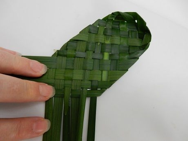 This is the basic weaving pattern for the sole of the slipper This is the basic weaving pattern for the sole of the slipper