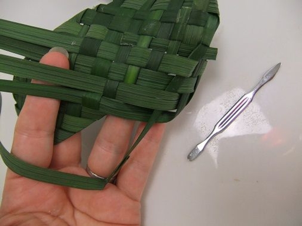 To make it easier to feed the leaves back into the weave use a cuticle pusher as a guide To make it easier to feed the leaves back into the weave use a cuticle pusher as a guide