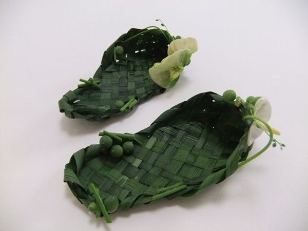 Weaving palm slippers Weaving palm slippers