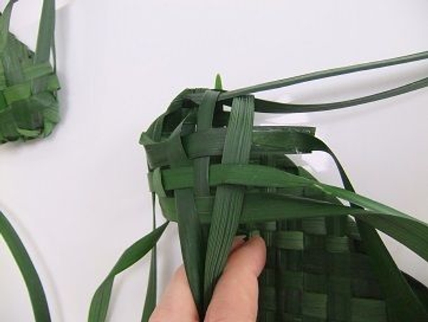 Wiggle the leaves to create a tight weave Wiggle the leaves to create a tight weave