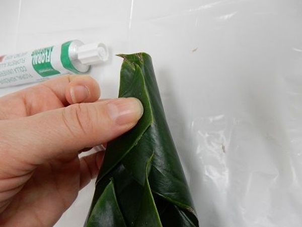 Roll the leaf tip and secure with a drop of glue Roll the leaf tip and secure with a drop of glue