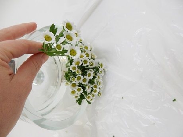 Keep adding small bundles of flowers Keep adding small bundles of flowers