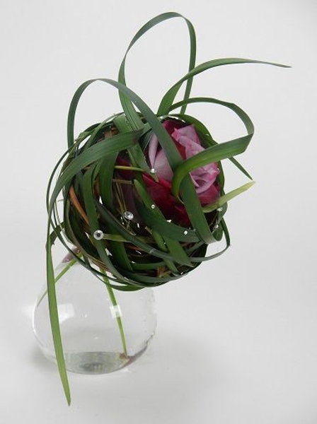 Oh shaped grass armature Oh shaped grass armature