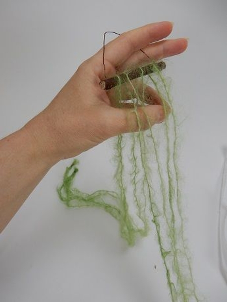 Separate the string strands Separate the string strands