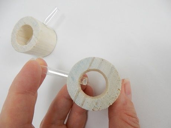 Wiggle the straw to go through the wood and be visible in the hole. Wiggle the straw to go through the wood and be visible in the hole.
