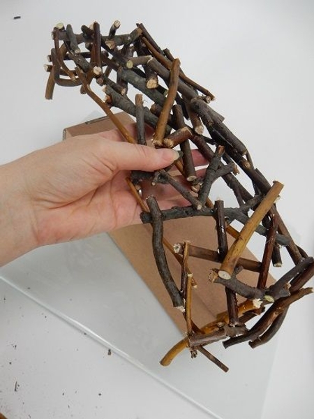 Lift the twig shape and remove the box Lift the twig shape and remove the box