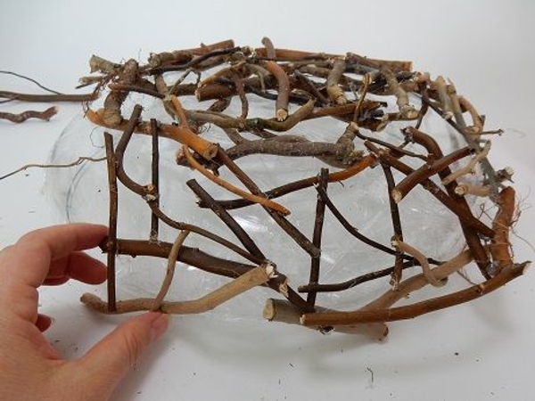 Add thicker twigs to create the rim Add thicker twigs to create the rim